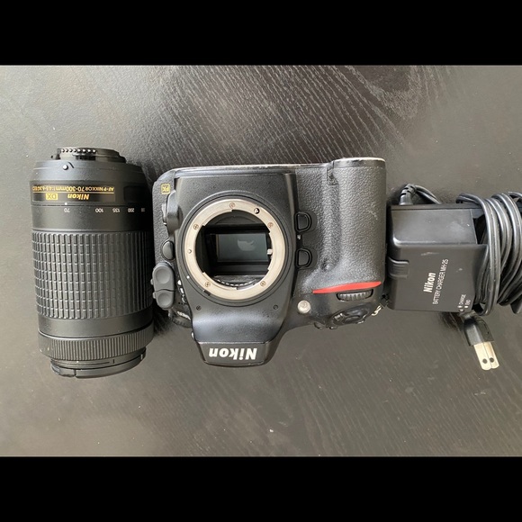 Nikon D800 Camera With Battery, Charger And lens - Picture 6 of 7